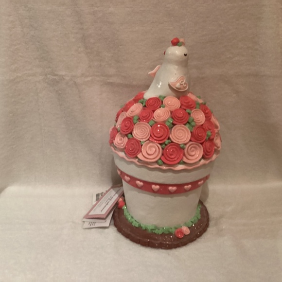 Cupcakes & Cashmere Light Up Spring Bird on a Bouquet of Flowers - Picture 3 of 8